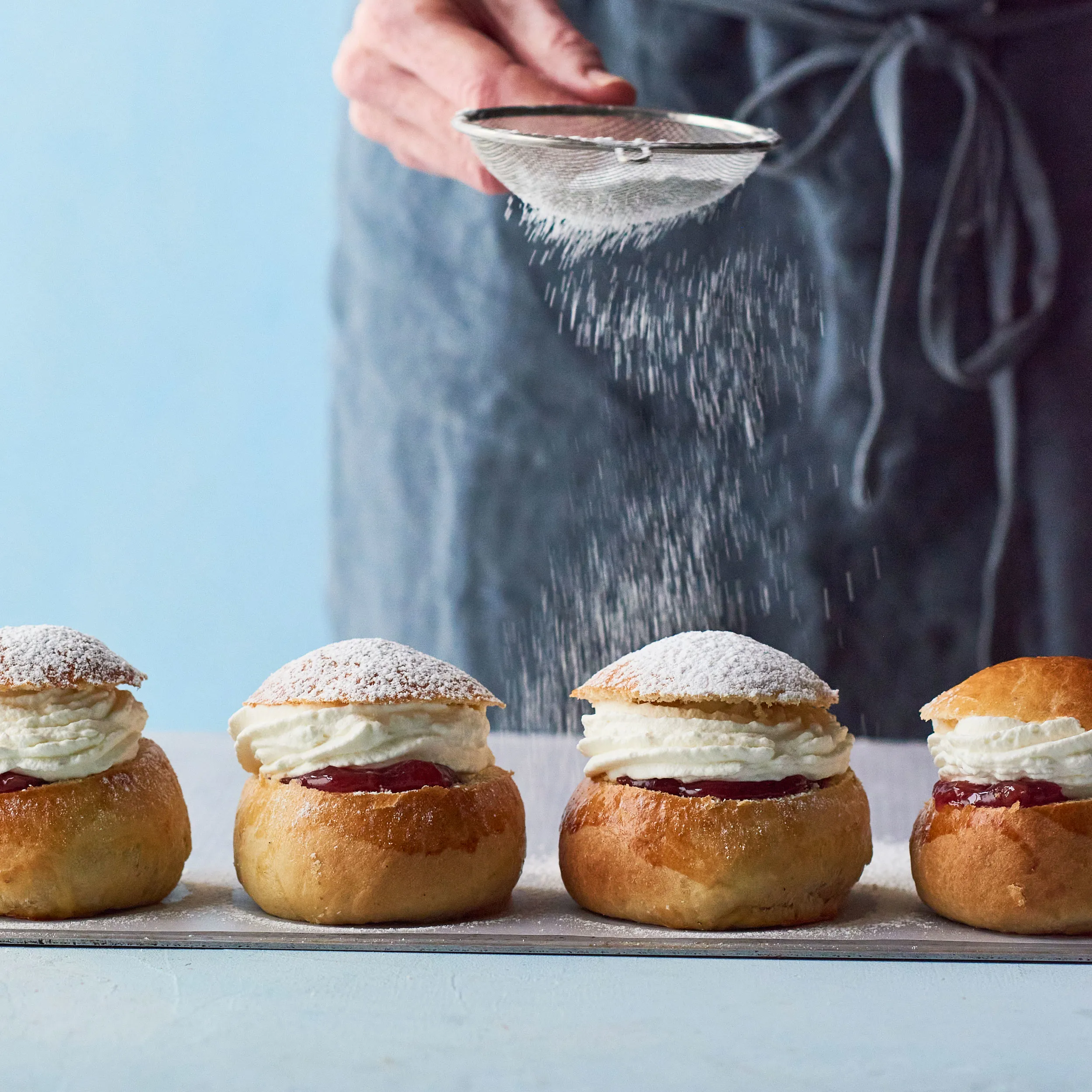 Semlor Med Rabarber, Remonce Og Creme